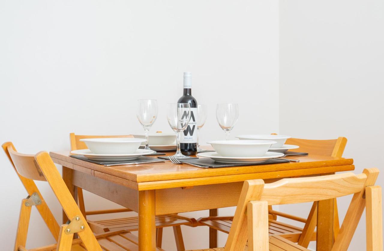 Dwellcome Home Ltd 2 Bedroom King & Double Central Apartment, Free Allocated Barrier Secured Parking Space At Rear Entrance & Fast Wifi, Ideal For Long Term Contractor, Corporate, Etc Stays, Regular Housekeeping Option - See Our Site For Assurance 애버딘 외부 사진