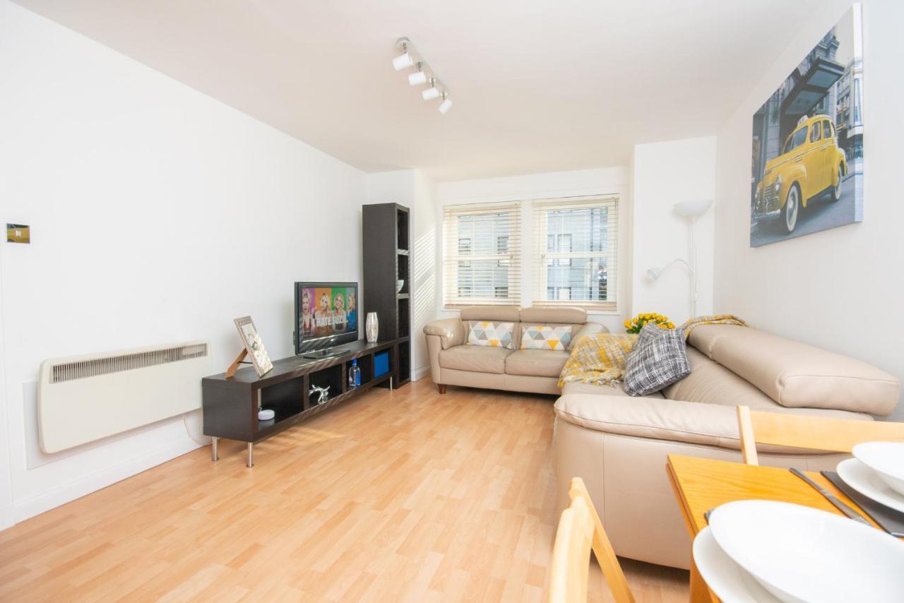 Dwellcome Home Ltd 2 Bedroom King & Double Central Apartment, Free Allocated Barrier Secured Parking Space At Rear Entrance & Fast Wifi, Ideal For Long Term Contractor, Corporate, Etc Stays, Regular Housekeeping Option - See Our Site For Assurance 애버딘 외부 사진