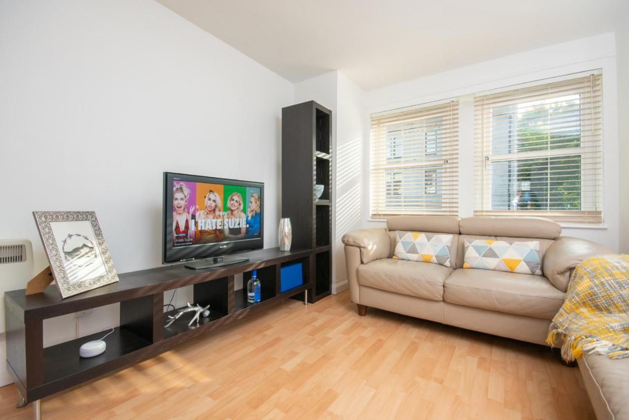 Dwellcome Home Ltd 2 Bedroom King & Double Central Apartment, Free Allocated Barrier Secured Parking Space At Rear Entrance & Fast Wifi, Ideal For Long Term Contractor, Corporate, Etc Stays, Regular Housekeeping Option - See Our Site For Assurance 애버딘 외부 사진