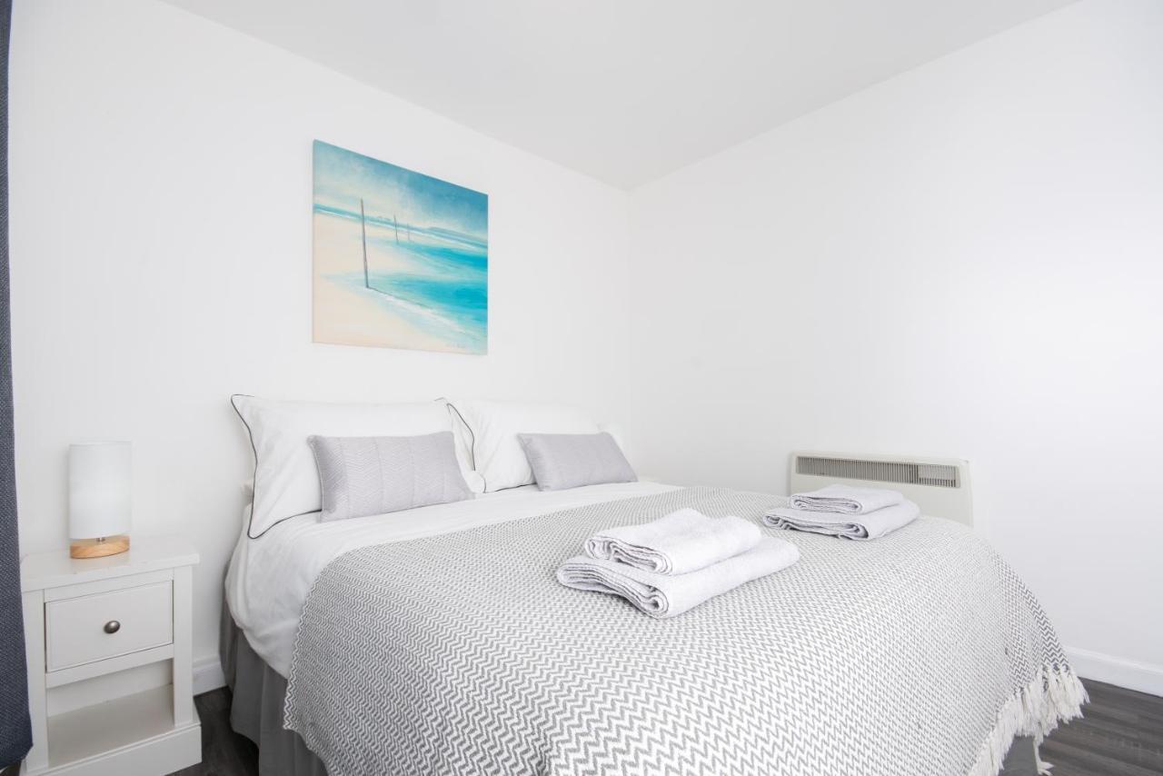 Dwellcome Home Ltd 2 Bedroom King & Double Central Apartment, Free Allocated Barrier Secured Parking Space At Rear Entrance & Fast Wifi, Ideal For Long Term Contractor, Corporate, Etc Stays, Regular Housekeeping Option - See Our Site For Assurance 애버딘 외부 사진