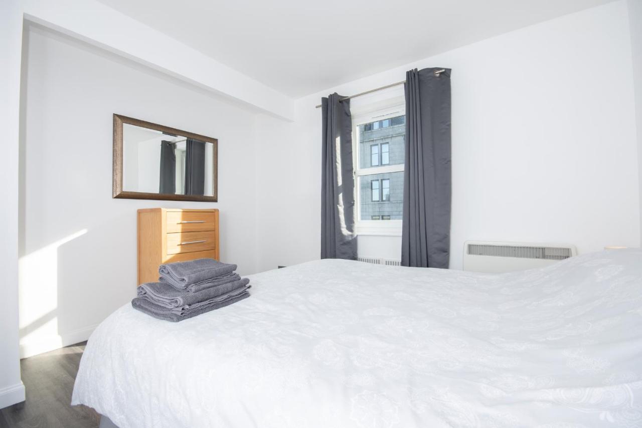 Dwellcome Home Ltd 2 Bedroom King & Double Central Apartment, Free Allocated Barrier Secured Parking Space At Rear Entrance & Fast Wifi, Ideal For Long Term Contractor, Corporate, Etc Stays, Regular Housekeeping Option - See Our Site For Assurance 애버딘 외부 사진
