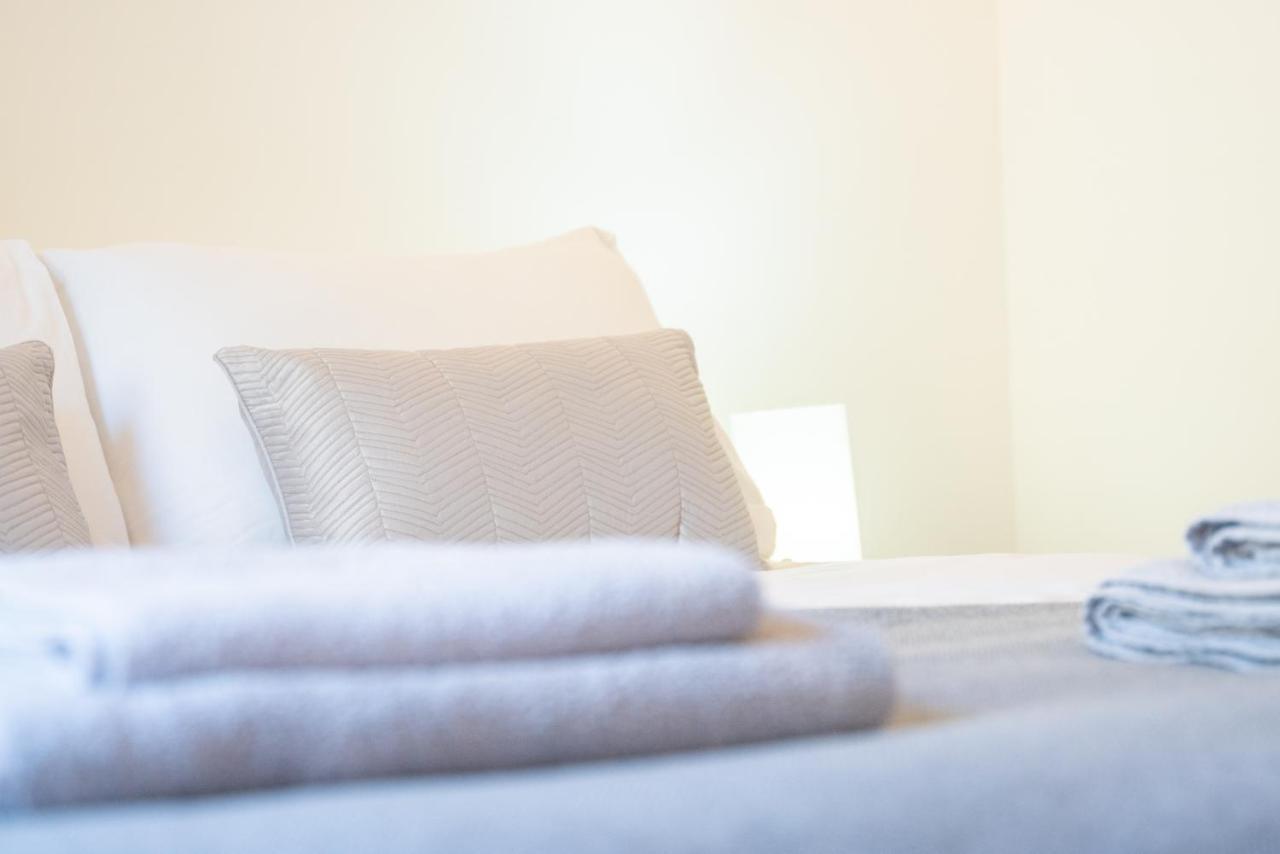 Dwellcome Home Ltd 2 Bedroom King & Double Central Apartment, Free Allocated Barrier Secured Parking Space At Rear Entrance & Fast Wifi, Ideal For Long Term Contractor, Corporate, Etc Stays, Regular Housekeeping Option - See Our Site For Assurance 애버딘 외부 사진